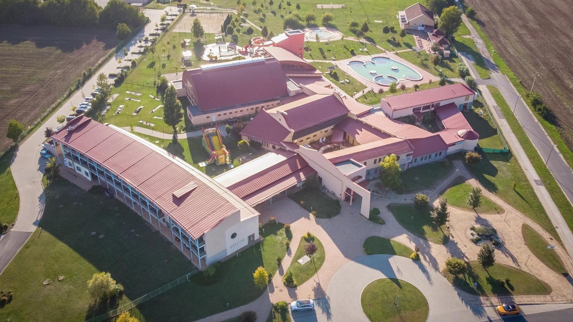 Vulkan Wellness Hotel & Camping Celldömölk Екстериор снимка